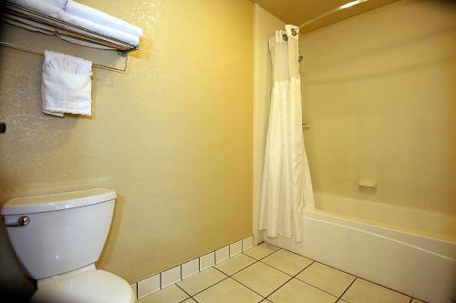 a bathroom with a toilet and a shower at Best Western Windsor Inn in Ashland
