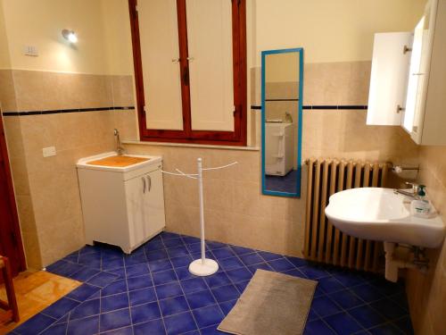 a bathroom with a sink and a toilet and a mirror at Casa storica e confortevole in Empoli