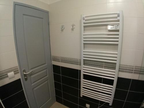 Ein Badezimmer in der Unterkunft Au bon endroit N1 - Appartement 2 pièces 7 personnes - proche pistes - coeur station - balcon