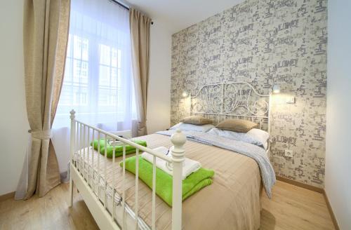 Logo apartments 5 min walk to main square
