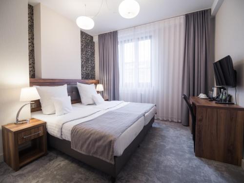 Posteľ alebo postele v izbe v ubytovaní Hotel Miodowa