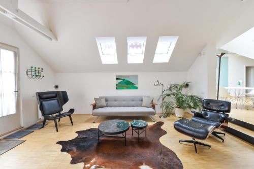 Eclectic Loft with Terrace