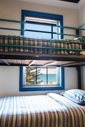 Mad Monkey Hostel Coogee Beach Image