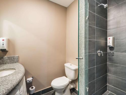 a bathroom with a toilet and a shower at ibis Barranquilla in Barranquilla
