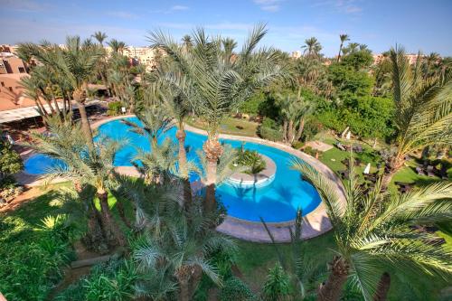 Vista sulla piscina di Hôtel Marrakech Le Semiramis o su una piscina nei dintorni