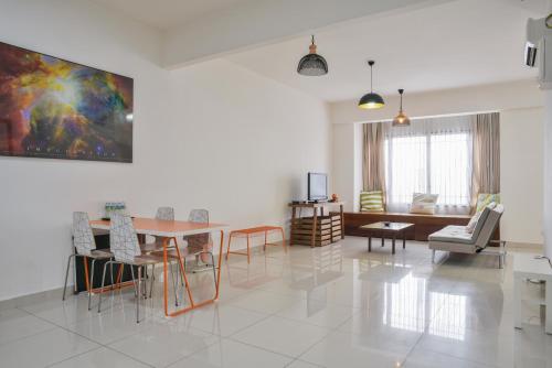 a living room with a table and chairs and a couch at DaMen Homestay @SubangHomeStay in Subang Jaya