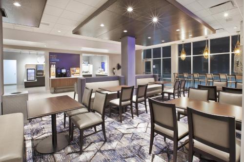 a dining room filled with tables and chairs at Holiday Inn Express & Suites - Okemos - University Area, an IHG Hotel in Okemos