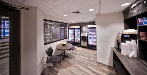 a dining area with a table and chairs in a restaurant at Candlewood Suites Baltimore - Inner Harbor by IHG in Baltimore