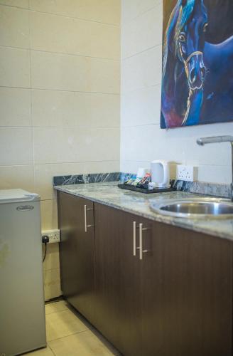 Η κουζίνα ή μικρή κουζίνα στο Ace Premier Hotel