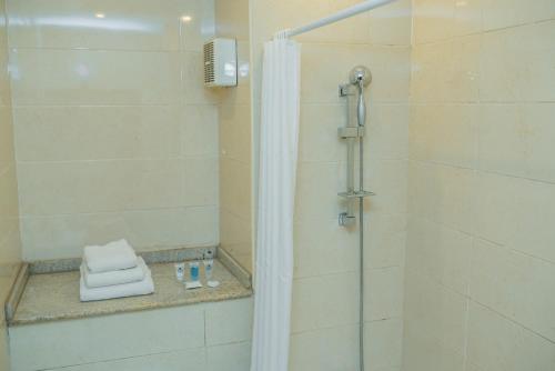 Ένα μπάνιο στο Ace Premier Hotel