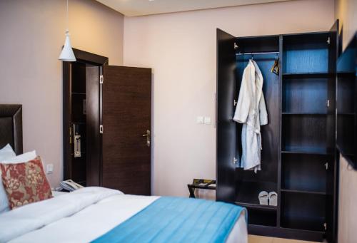 Ένα ή περισσότερα κρεβάτια σε δωμάτιο στο Ace Premier Hotel