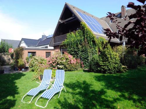 two blue and white chairs sitting in a yard at La Casa Ferienwohnung Schauinsland in Steinberg