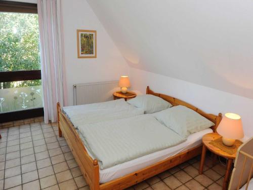 מיטה או מיטות בחדר ב-La Casa Ferienwohnung Seeadler
