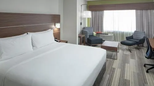 Holiday Inn Express & Suites Orlando At SeaWorld by IHG - With Free Shuttle Service to SeaWorld Parks photo 11
