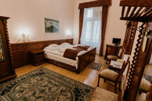 A bed or beds in a room at Tisza Hotel