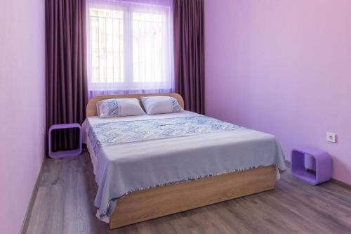 Un pat sau paturi într-o cameră la Kapriz - 2 beds aptmnt near the beach