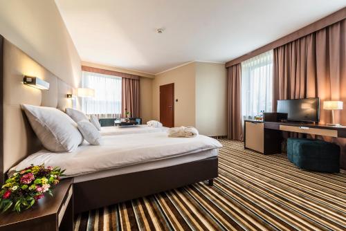 Postel nebo postele na pokoji v ubytování Hotel Victor Pruszków DeSilva