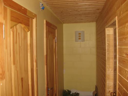 a room with a hallway with a door and a ceiling at Talsu Pirtiņa Vijoles in Talsi