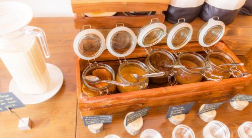 a wooden tray filled with pots and pans on a table at Hostal Trainera in Esterri d'Àneu