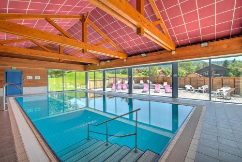 Swimmingpoolen hos eller tæt på Loges du Jura