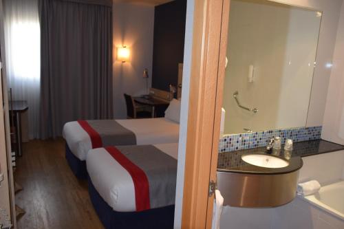 Katil atau katil-katil dalam bilik di Hotel Holiday Inn Express Madrid-Rivas, an IHG Hotel