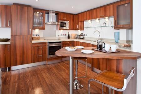 Merchants Place Apartment – Photos 3