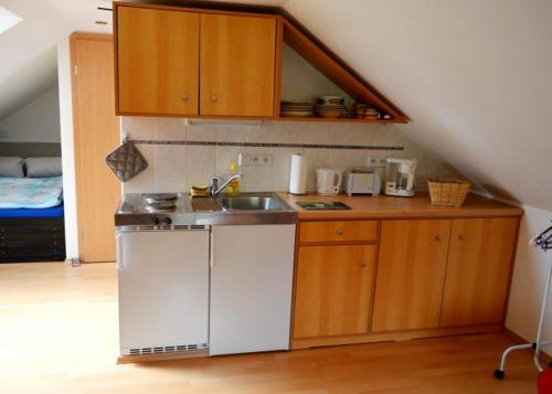 a small kitchen with a sink and a stove at Ferienwohnung Harry im Riesengebirge in Dolní Lánov