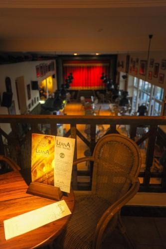 a table in a restaurant with a sign on it at Balneario de Leana in Fortuna