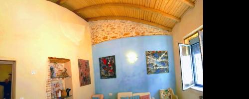 Imagen de la galería de Spartis House 50m from the beach, en La Canea