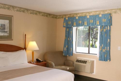 Gallery image of Flagship Inn in Boothbay Harbor