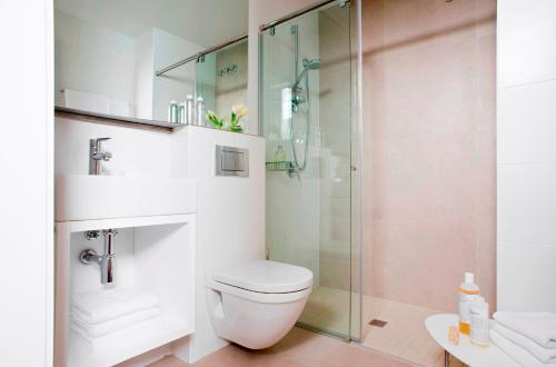 Eric Vökel Boutique Apartments - Sagrada Familia Suites tesisinde bir banyo