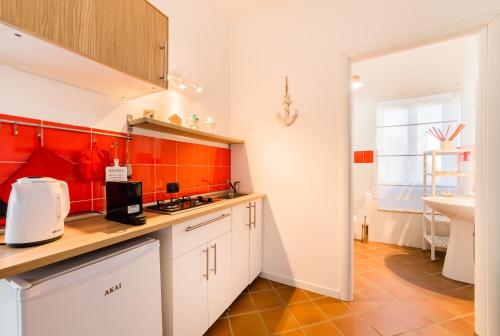 Кухня или мини-кухня в CircEea Beach B&B
