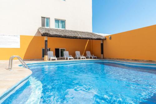 Swimmingpoolen hos eller tæt på Hotel Gran Via - Centro