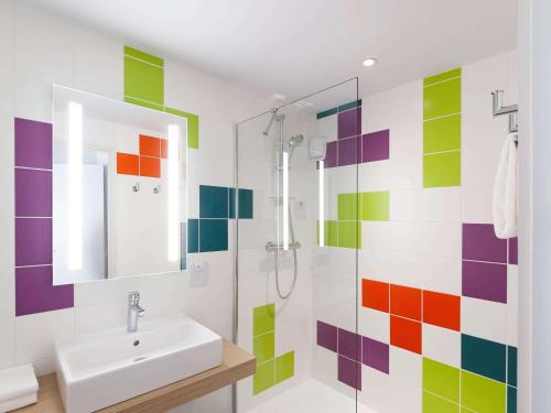 ibis Styles Poitiers Nord 욕실