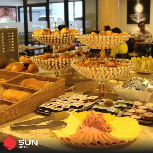 Comida en o cerca de este hotel