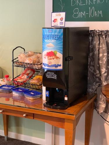 a microwave sitting on top of a table with food at Colonial Valley Motel in Farmington