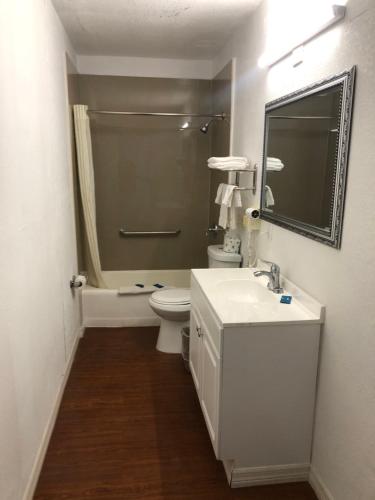 Tarpon Innにあるバスルーム