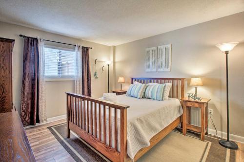 a bedroom with a bed and a window at South Carolina Condo with Beach Access, Near Golfing in Hilton Head Island