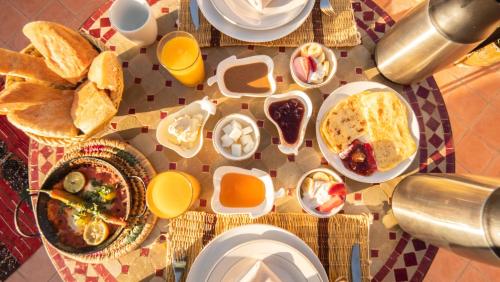 a table with breakfast foods and drinks on it at Dar Essalama Dades in Akhendachou nʼAït Ouffi