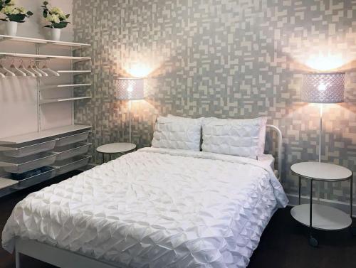 Кровать или кровати в номере Downtown Salon - Location - Comfort - Style