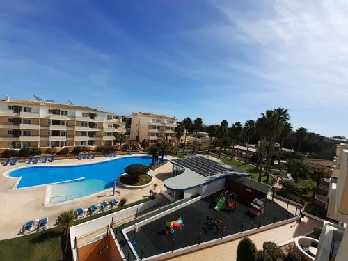 an overhead view of a swimming pool in a resort at VP Flat with Balcony and Pool View in Alvor