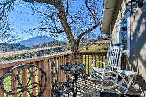 Cottage with Fire Pit and Deck on The Klamath River!