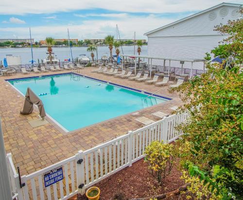 an overhead view of a swimming pool with a white fence at Marina Bay Resort in Fort Walton Beach