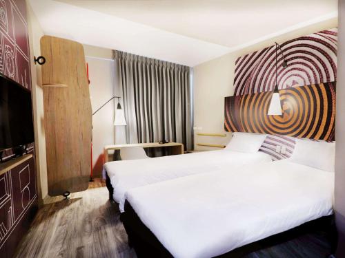 Postel nebo postele na pokoji v ubytování ibis Apartado
