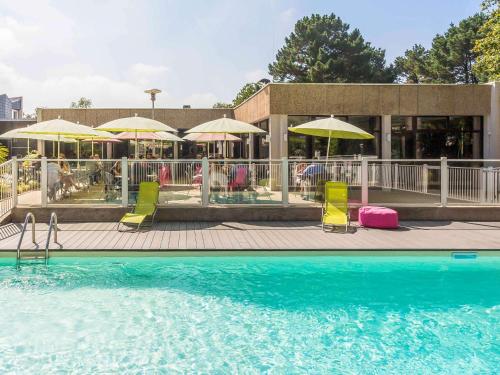 Piscine de l'établissement ibis Styles Lorient Caudan ou située à proximité