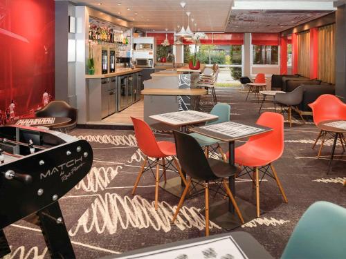 a restaurant with tables and chairs and a bar at ibis Lyon Gerland Merieux in Lyon