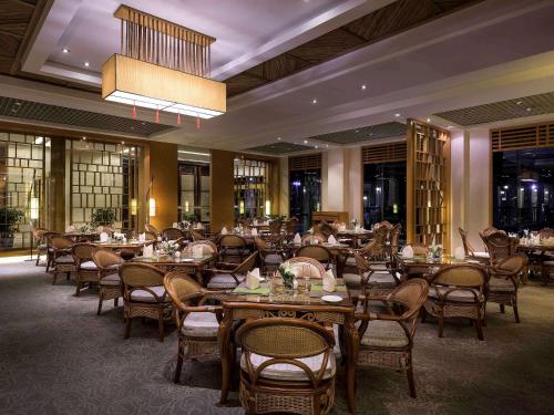 Um restaurante ou outro lugar para comer em Pullman Zhangjiajie Hotel - Instagrammable