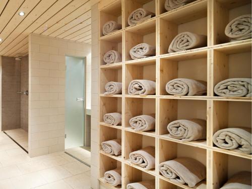 a roll of towels on a shelf in a bathroom at Hôtel Vanessa in Verbier