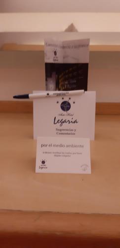 dos cajas sentadas sobre una mesa con un bolígrafo en AUTO HOTEL LEGARIA, en Ciudad de México