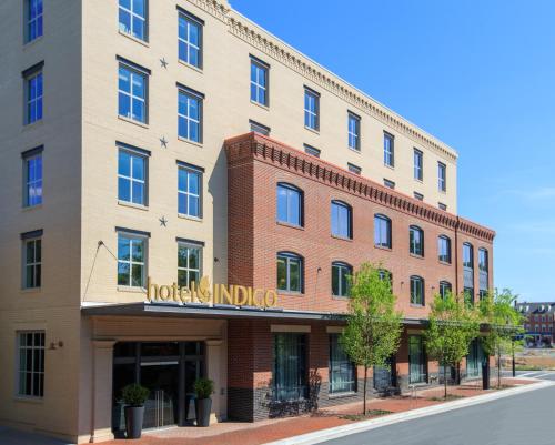an exterior view of the hotel indigo detroit at Hotel Indigo Old Town Alexandria by IHG in Alexandria